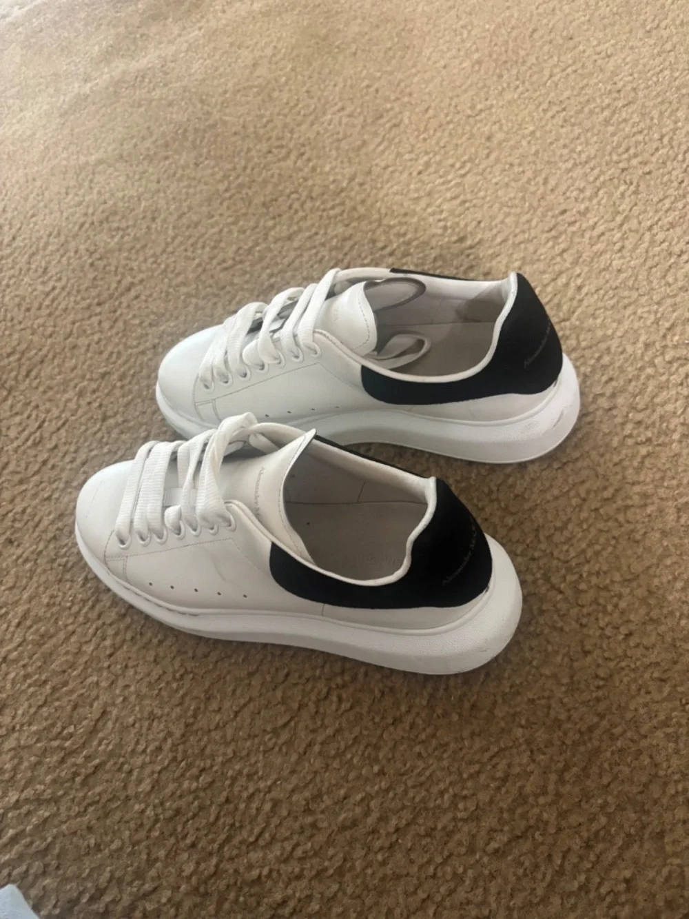 Alexander Mcqueens - Picture 4 of 4